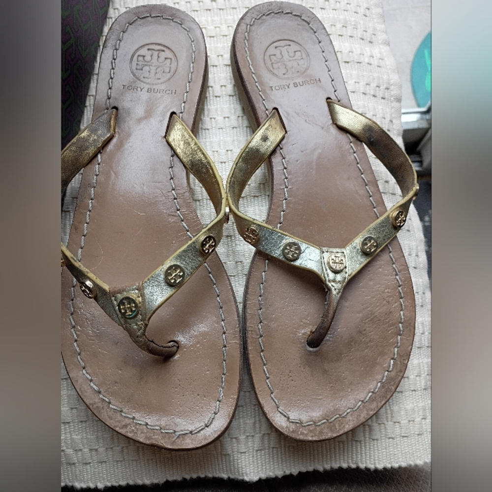 Tory Burch Women's Gold Sandals Size 6.